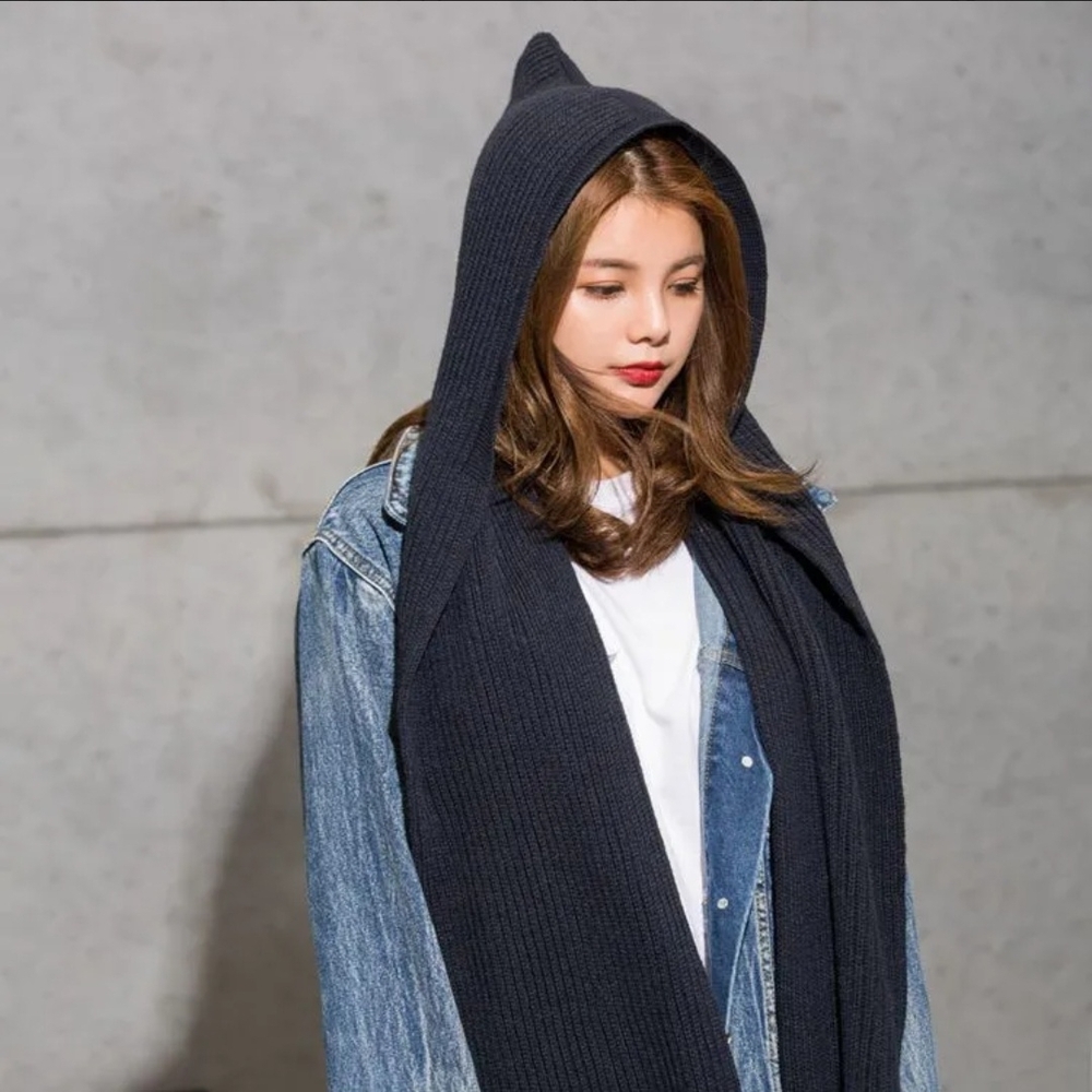Hooded Scarf in Deep Blue - Picture 3 of 12